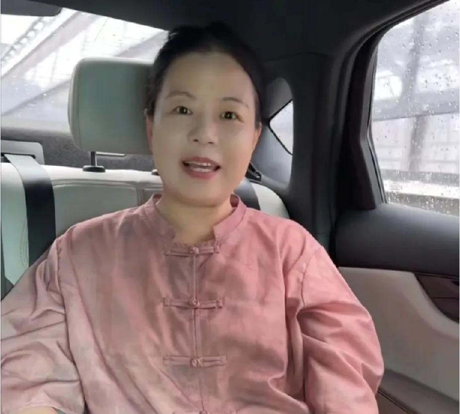 自作孽不可活！大姐说看最后谁万劫不复大姐说，他的丑行，他的恶行，已经丧失了做人
