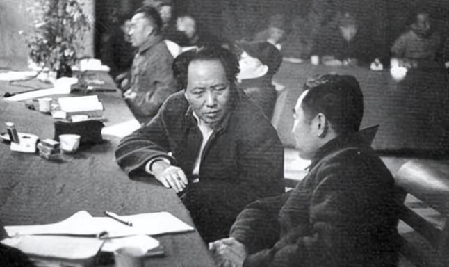 1961年，毛主席和周总理大吵一架，随后毛主席反问一句：“你吃了吗？“就让周总理