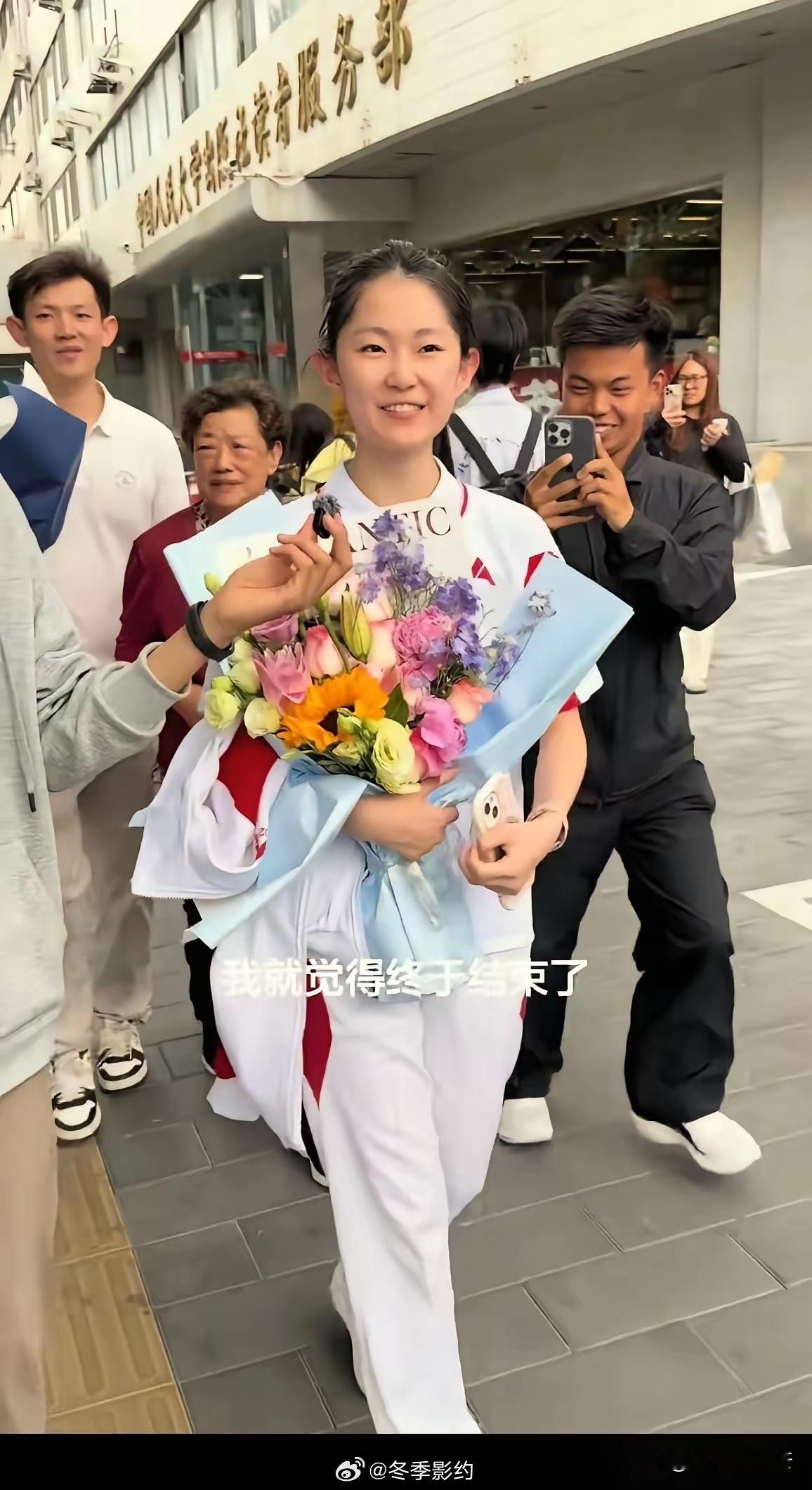 人大附中的马同学，原来是艺术生，考了播音与主持艺术专业，排名北京市第八。难怪高考