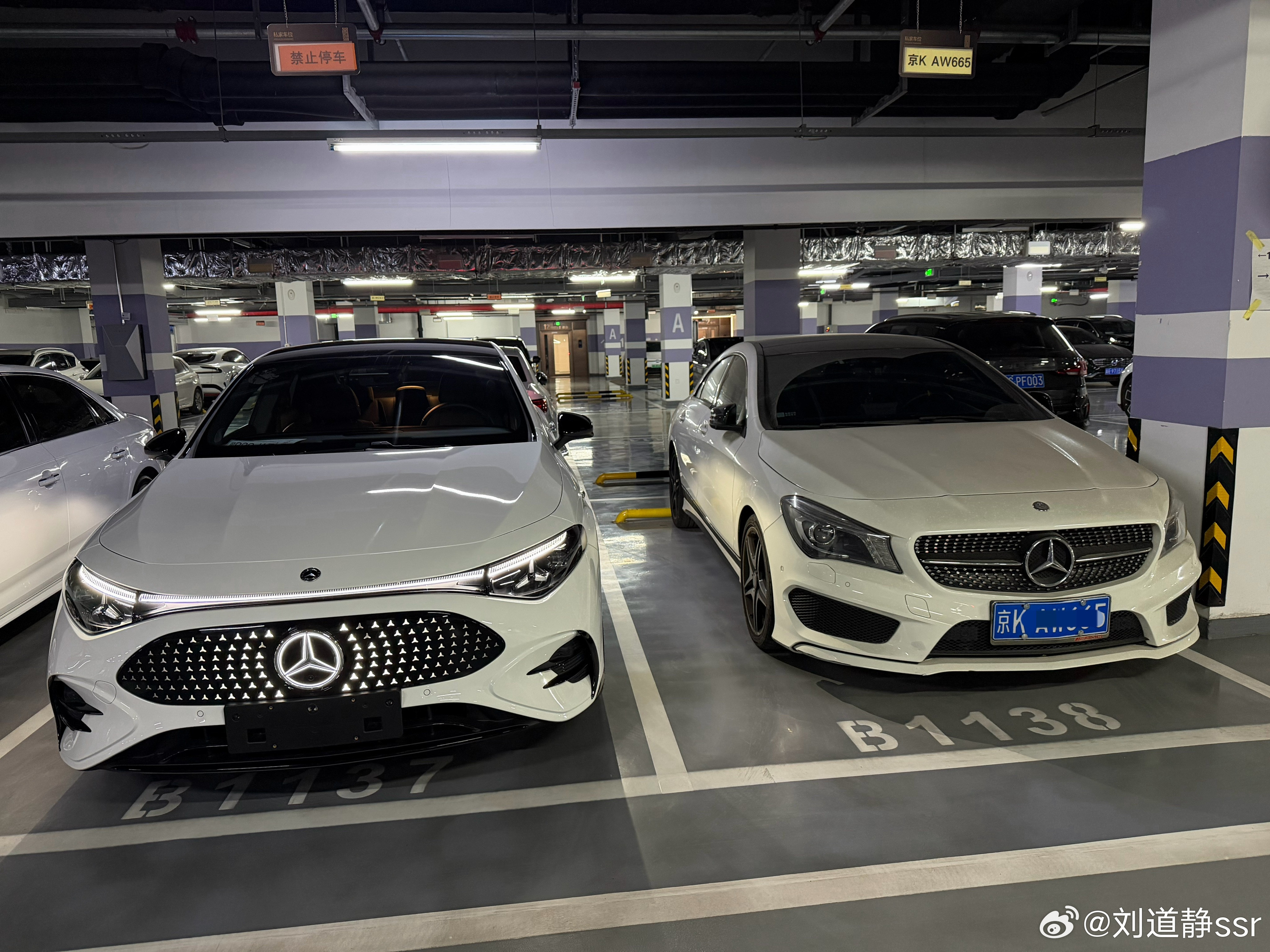 下楼取车发现邻居的CLA和我的CLA纯电停在了一起！变化真的大，当年进口现在国