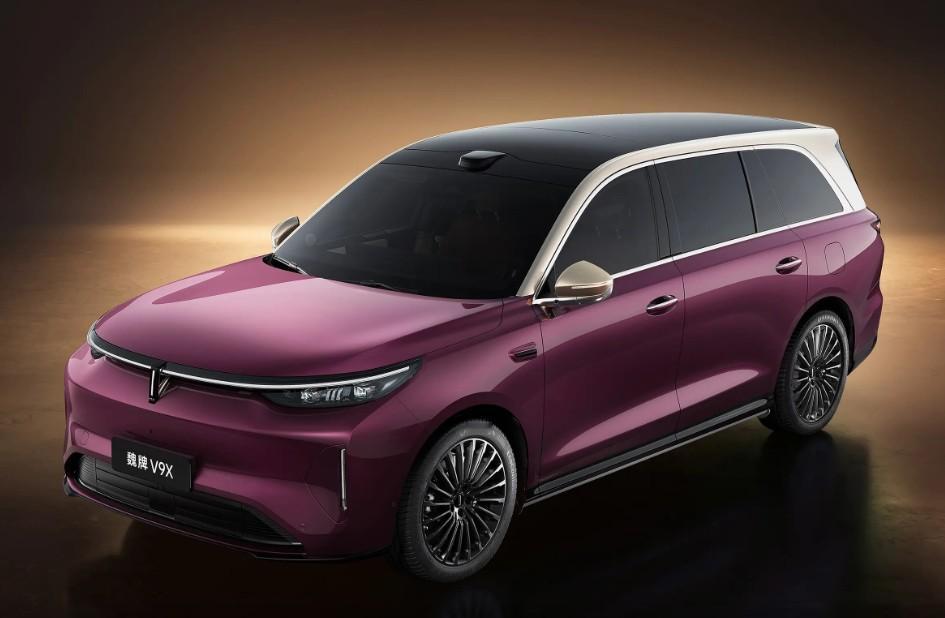 魏牌V9X正式上市，共推出三款车型，定价覆盖主流六座SUV市场：豪华加长版：3