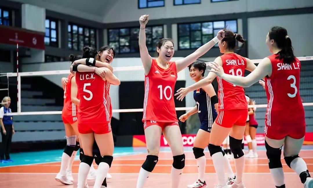 本场比赛也完全暴露出了中国U21女排主力二传朱航霆的弱点，传球太慢，和世界排坛的