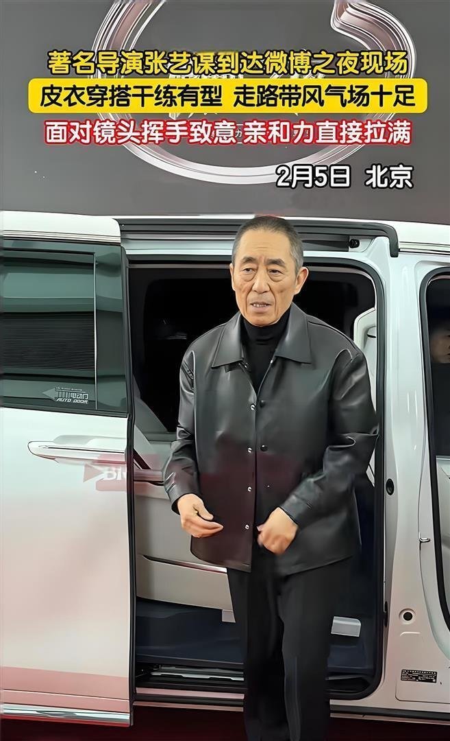 76岁张艺谋不敢老！风雨无阻每天快走5公里，要托起岳父母的晚年