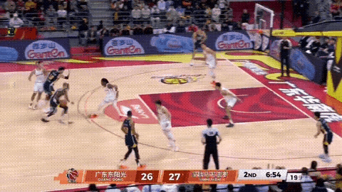 徐杰底角三分真稳定，接球投篮就进，也是全场唯一三分徐杰三分还是很出色的，
