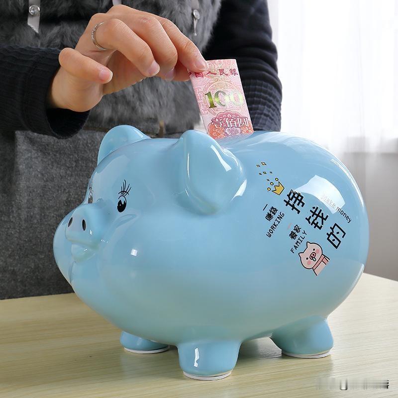 钱，是一切的底气，有钱就胆大，有钱就有格局。我刚开始起步做生意的时候，偶