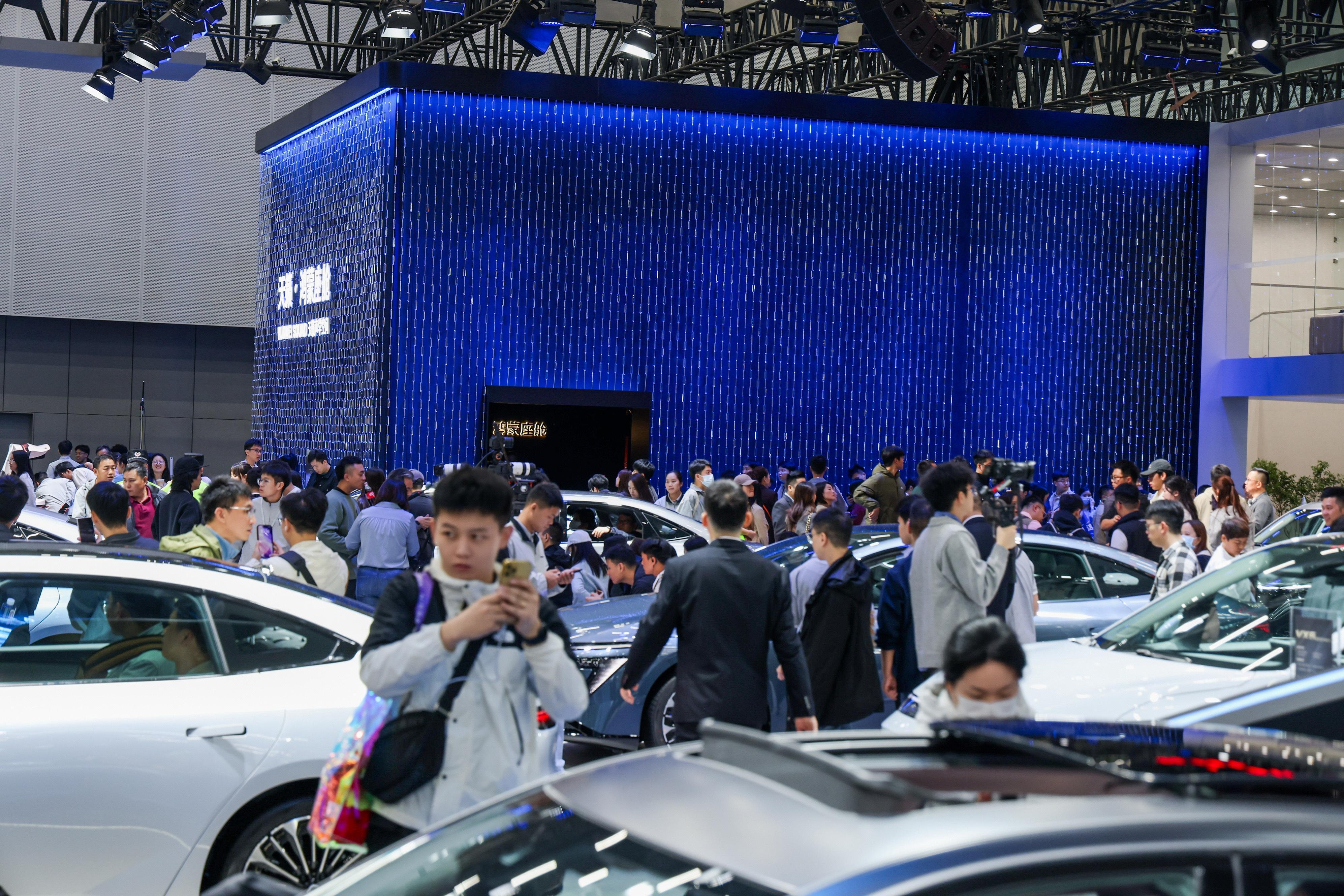 刚看到东风日产的天籁·鸿蒙座舱到店看车的客流量，怎么讲，既超预期也合预期。超预期