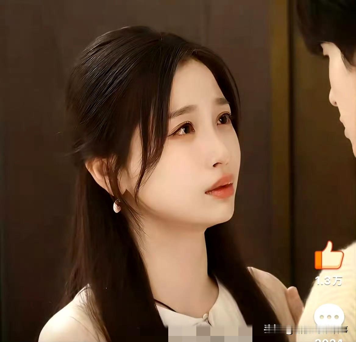 《双轨》空降11月中旬：虞书欣的“黑莲花”，何与的“糙汉救赎”要炸了虞书欣