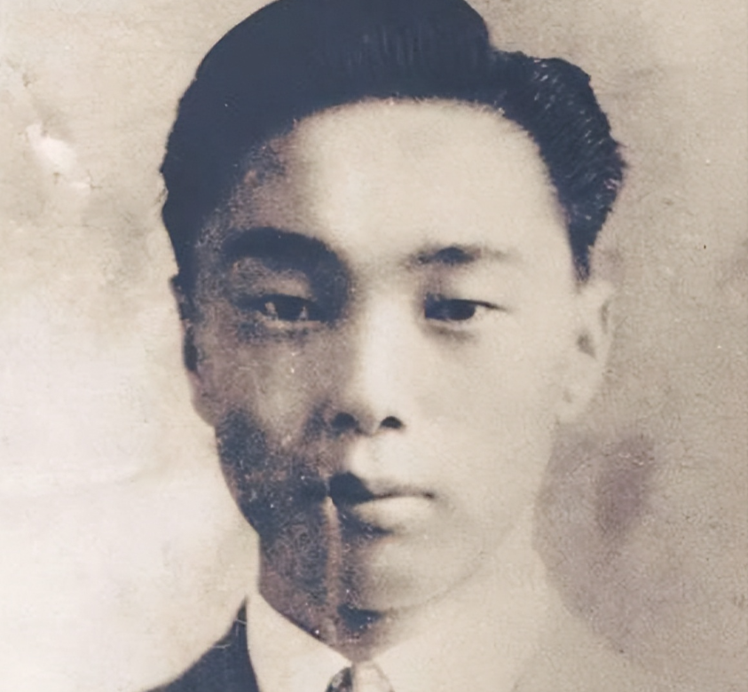 1943年初，安东海关税务科，税务科长冈田文雄发现，一个中国年青人嘴巴特别甜，经