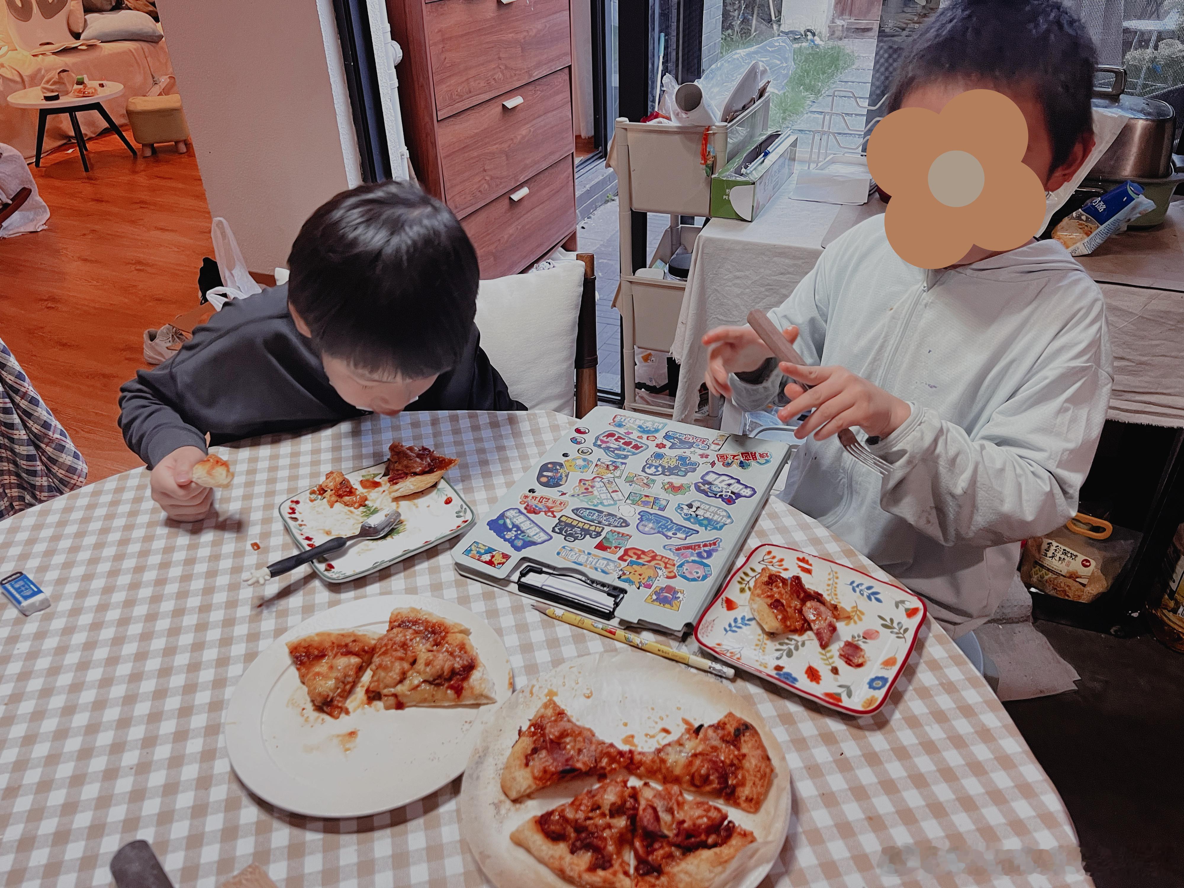 口感差强人意，味道超好，看来披萨还是得窑烤[doge]​​​