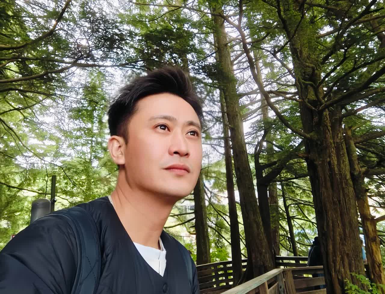 主持人杨帆要哭晕在厕所了，好不容易放假带着妻女到加拿大旅游，分享3800