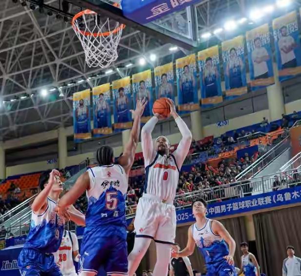 广东男篮这个赛季走到现在，外界的耐心已经快耗尽了第一阶段结束，杜锋带队交出的