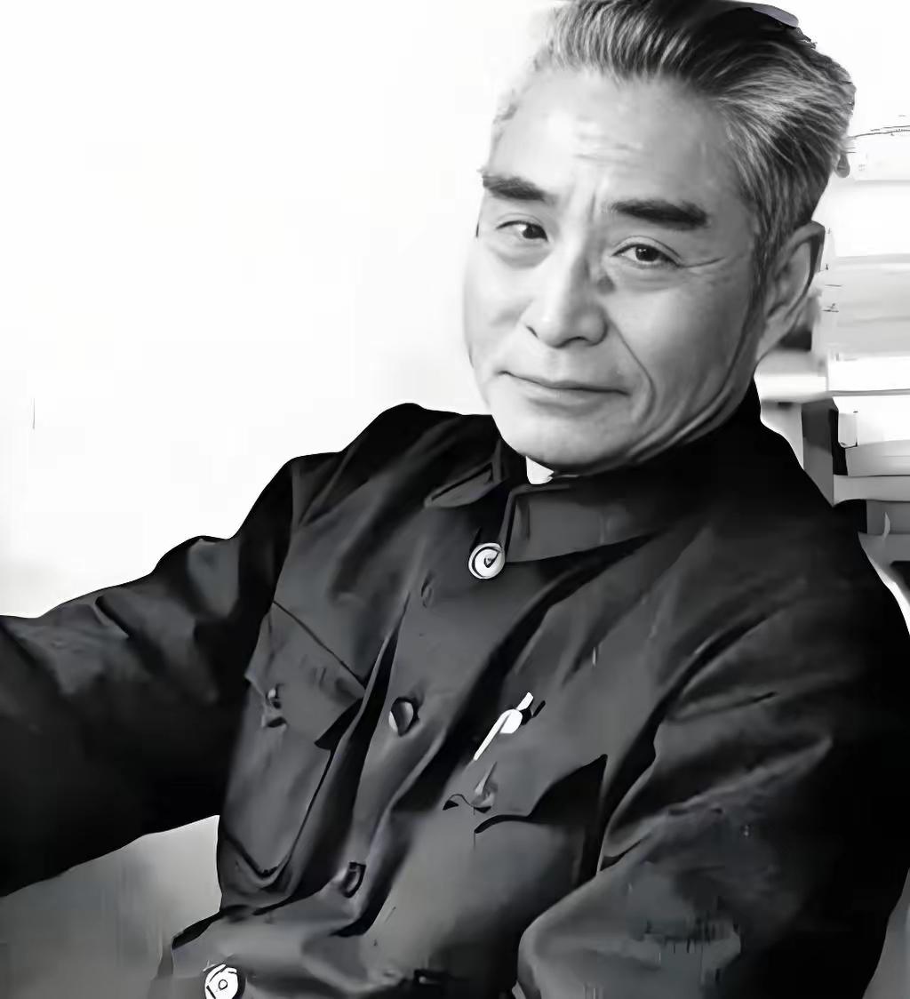 1976年伟人不幸与世长辞。1975年3月才被释放的黄维怎么也没想到，自己的名字