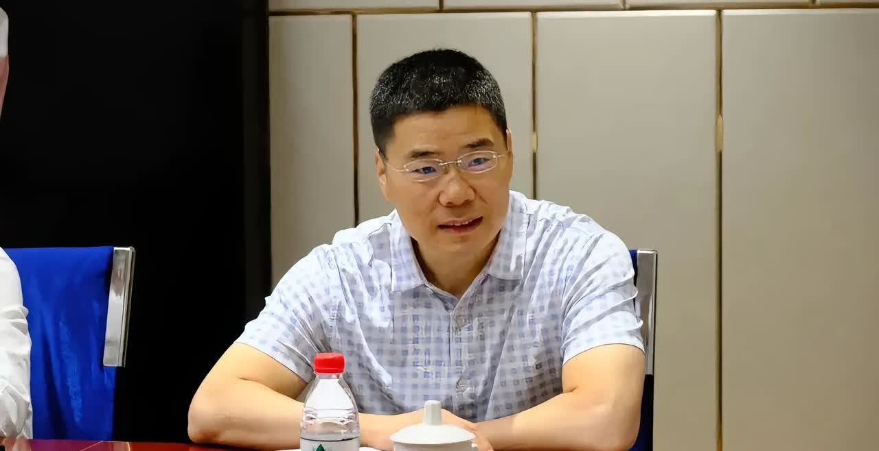 中国篮协主席郭振明说，这届中国男篮的教练和球员把国家荣誉当成真正的事业。郭主席的