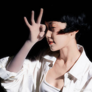 希林娜依高赫本风造型希林娜依高复古波波头希林娜依高新专《Glue》大胆尝试赫本