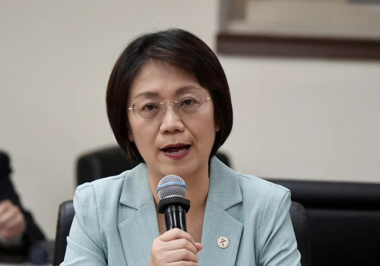 翁晓玲关键一票！1.25兆防务预算“暂缓列案”台立院今天（2日）程序委员会处