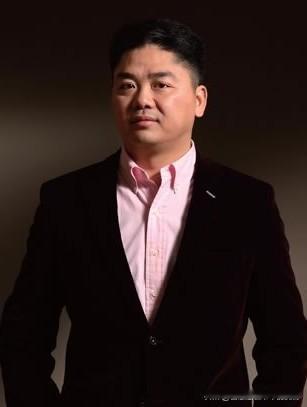 近日，京东创始人刘强东在公开场合的一段话引发了众多网友的热议。他在一次访谈中坦言