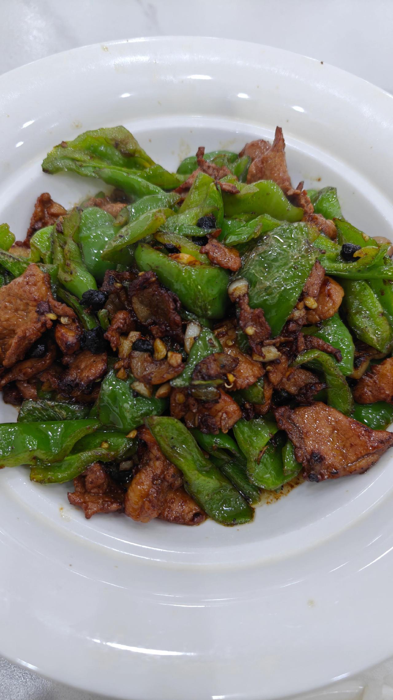 湖南小炒肉都是用酒精块加热的吗？下饭菜