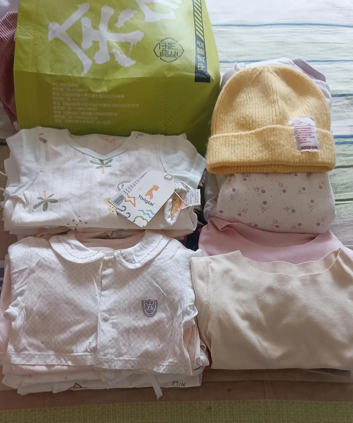 好纠结！这小婴儿衣服到底该不该要？今天，市场上有个和我关系不错的姐妹，她的外甥