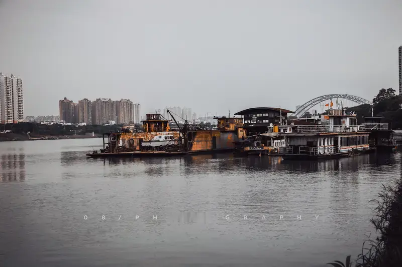一艘满载货物的巨轮，从南宁的内河码头出发，一路向南直驶大海——过去这是天方夜谭，现在它成了现实。9月