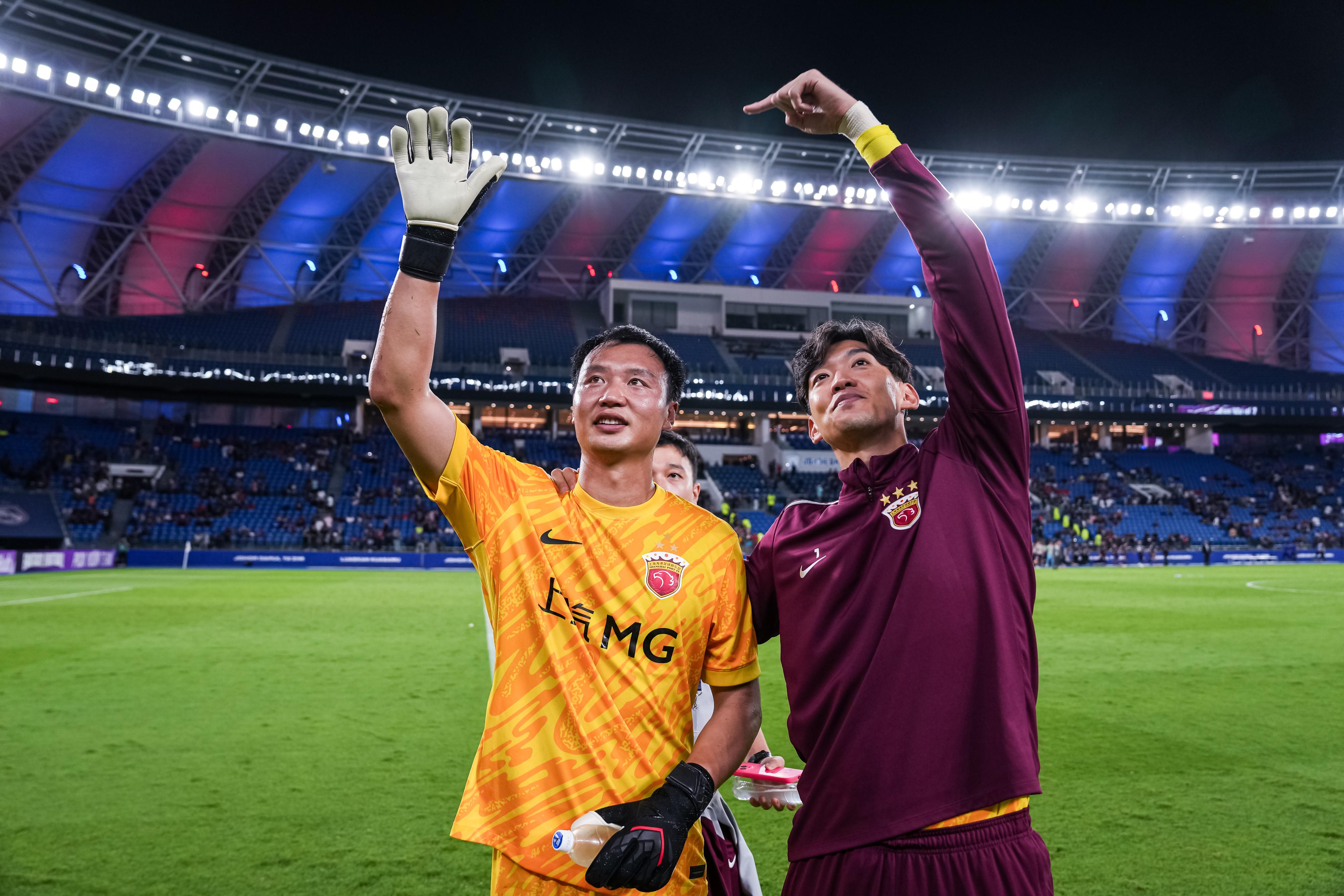 陈威: 教练为球队的付出难以用语言形容;越努力就会越幸运