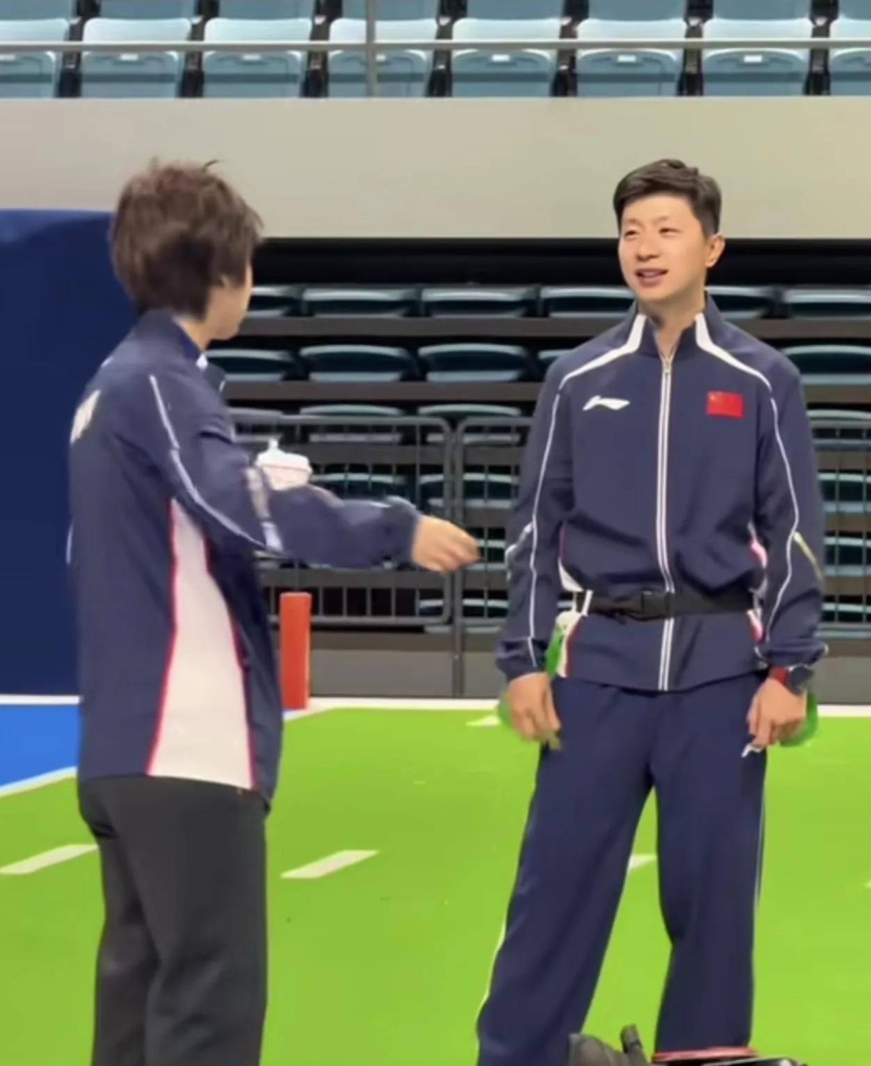 马龙、张怡宁、许昕等，也是在成都训练基地，不仅要传授自己的经验，还要做陪练