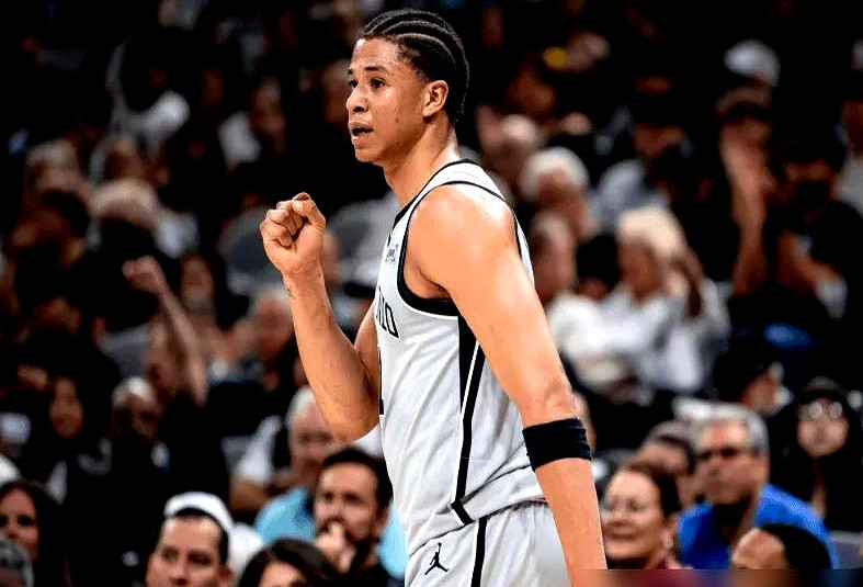 季后赛真正的杀手，往往不是那些顶薪巨星。马刺队核心文班亚马因伤...