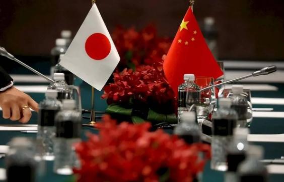 俄罗斯顶级国际问题专家瓦西里·卡申对着卫星通讯社的镜头，陷入了足足三秒钟的死寂。