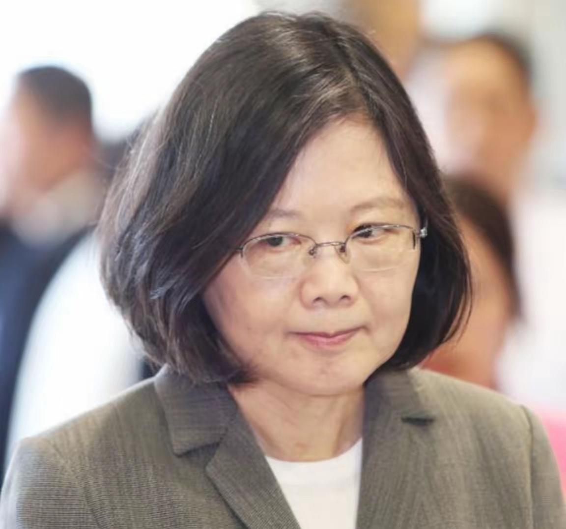 蔡英文罕见发声：“我是台湾人并没有错，我是中国人，因为我是念中国书长大的，受的是