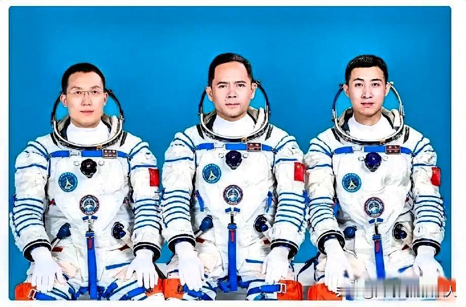 这次神舟二十一号的乘组名单,不少人第一眼看了觉得不太对劲。不是老手带新手,这