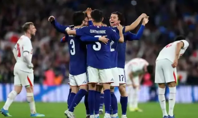 作为一个足球迷，现在是真羡慕日本足球的发展啊，水平进步实在太快了，以前和我们水平