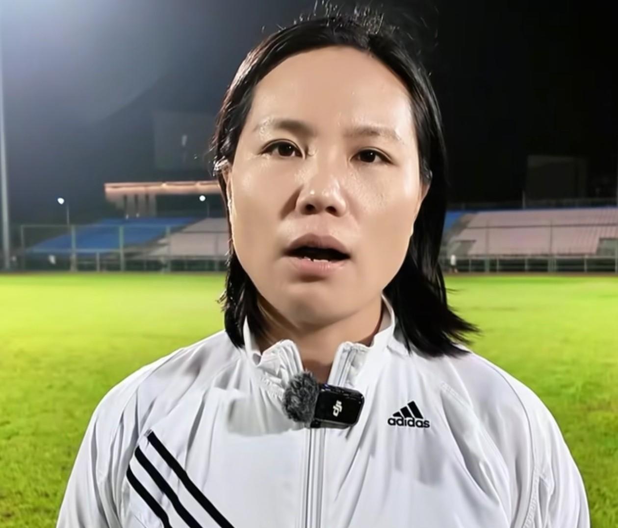 徐州队小心被泰州再踢一个3：0，我仔细研究了一下，徐州队虽然配备了三个职业球员，