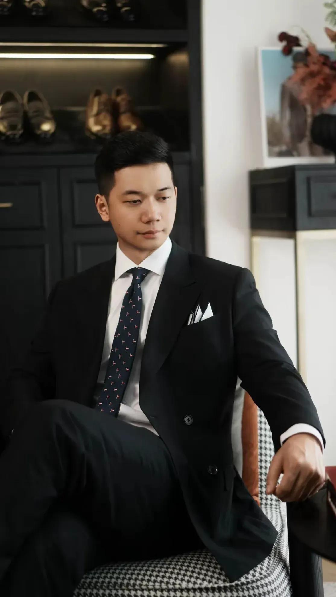 妻子放狠话：“你敢把你妈接来，咱明天就离婚！”老公毫不退让：“离就离，天天拿离婚