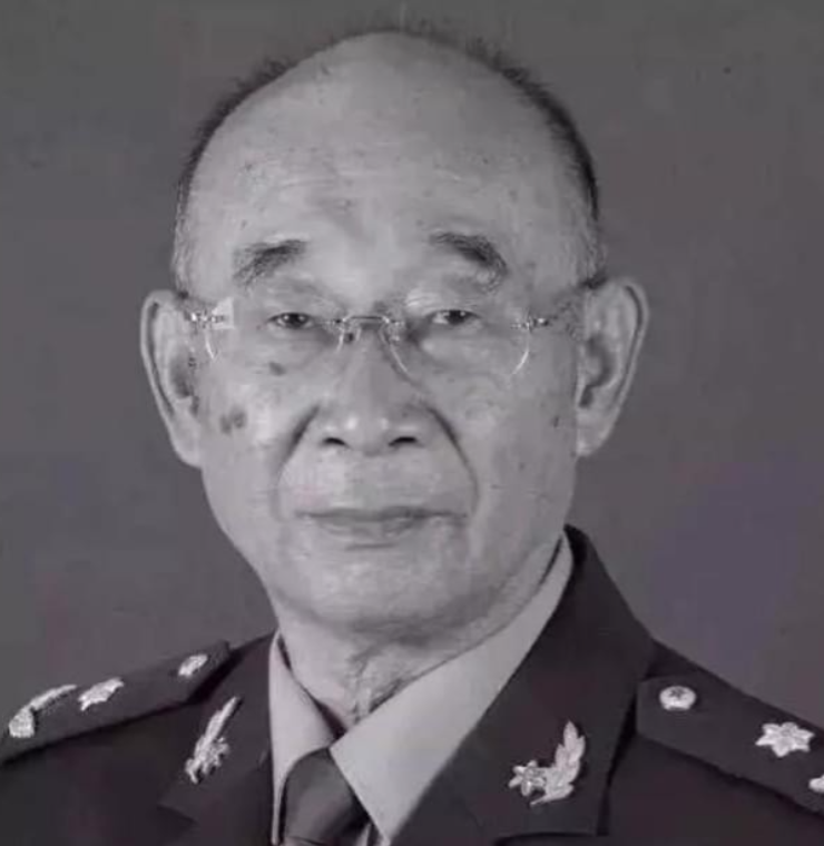 1971年，钱学森通过众多关系，在美国获得了激光陀螺的一些相关信息，送到国防科技