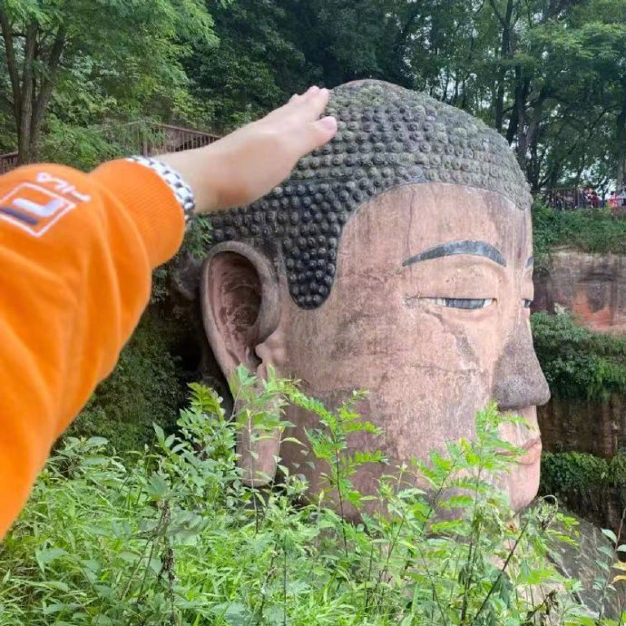 神准！摸摸佛头！八月的万事都不愁！