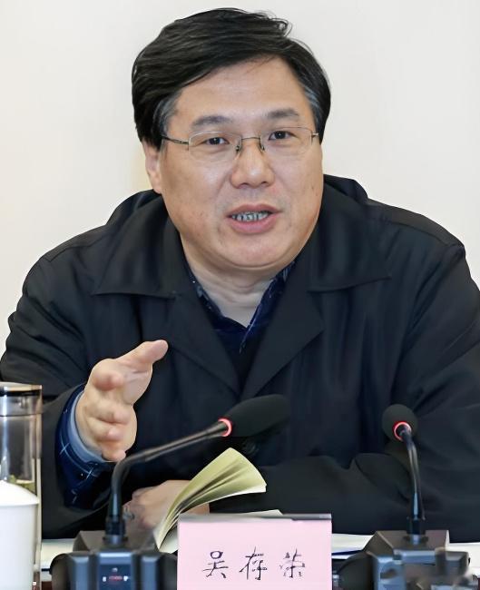 长鑫科技是吴存荣在合肥当书记的时候投出来的，而且亏了10年合肥没有减持。这老哥0