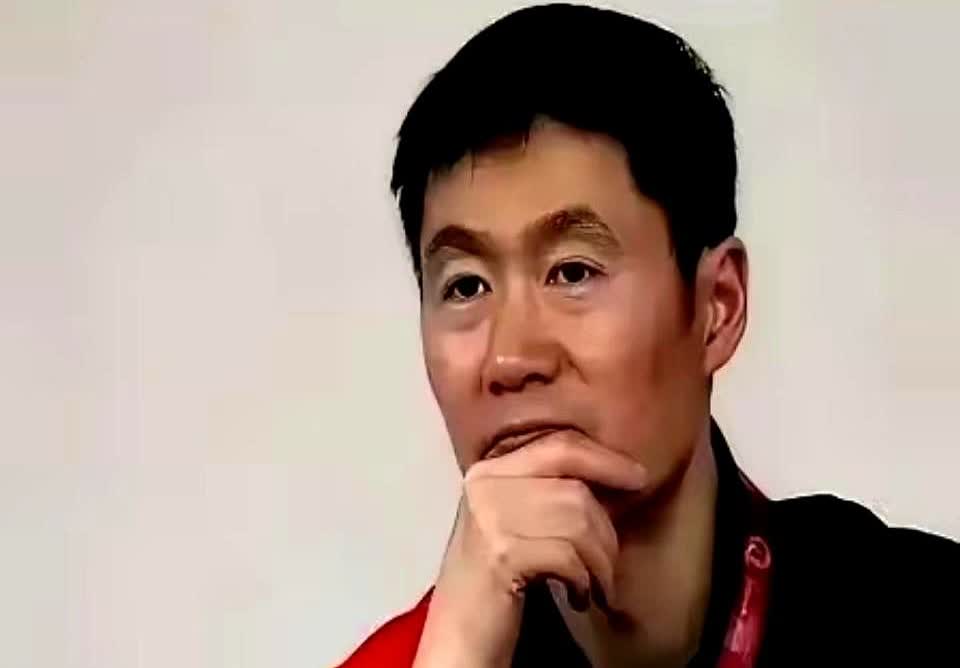 19岁覃雨萱3-0把陈熠打懵，乒超看台瞬间安静。网友刷屏：“王励勤扶陈熠，却