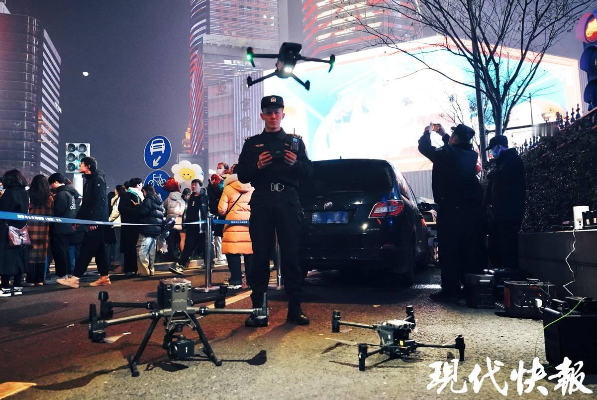 朱棣的皇位，是四个人用命换来的。张玉在南征路上，为救被围的燕王，自己冲进去再没