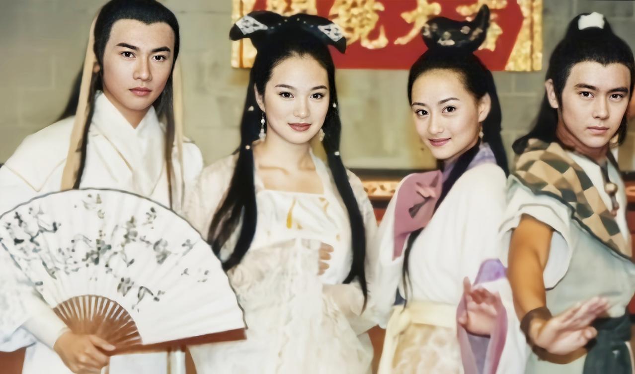 为什么古龙小说能脱颖而出?古龙开始写的小说，其实很烂的，他的小说能脱颖而出，