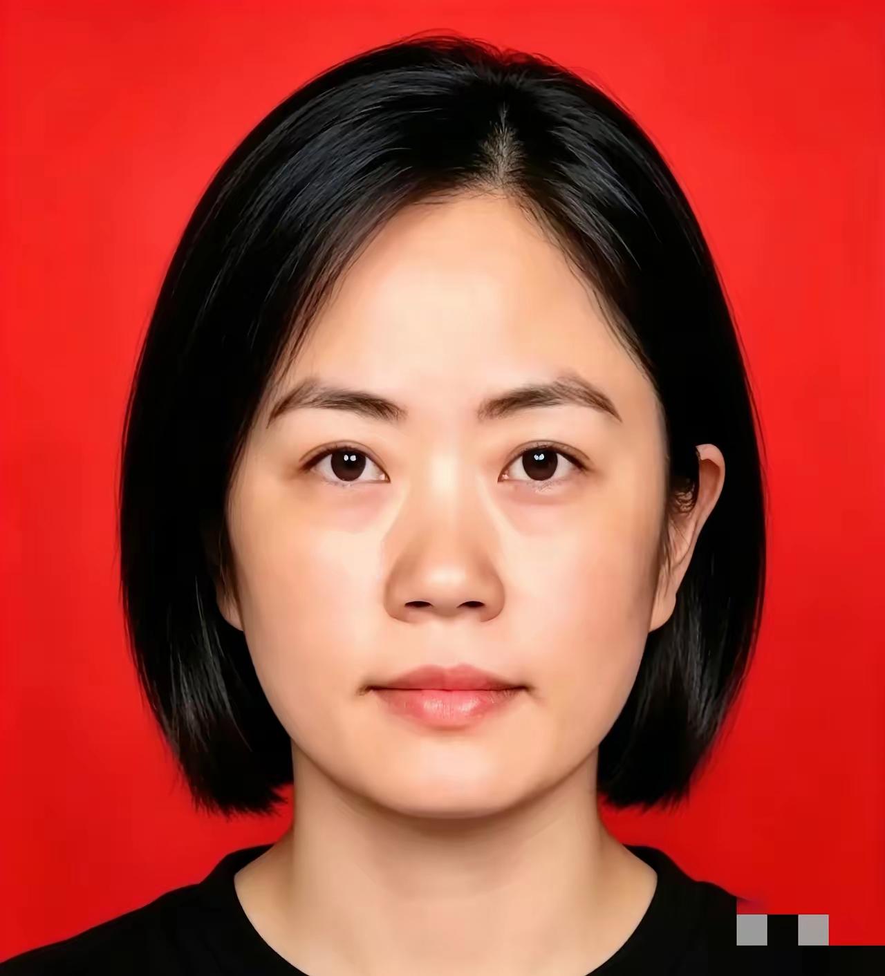 一个手握大校军衔、拿着高级工程师职称的退役空军女军官，刚在重庆渝北区拿到安置房的