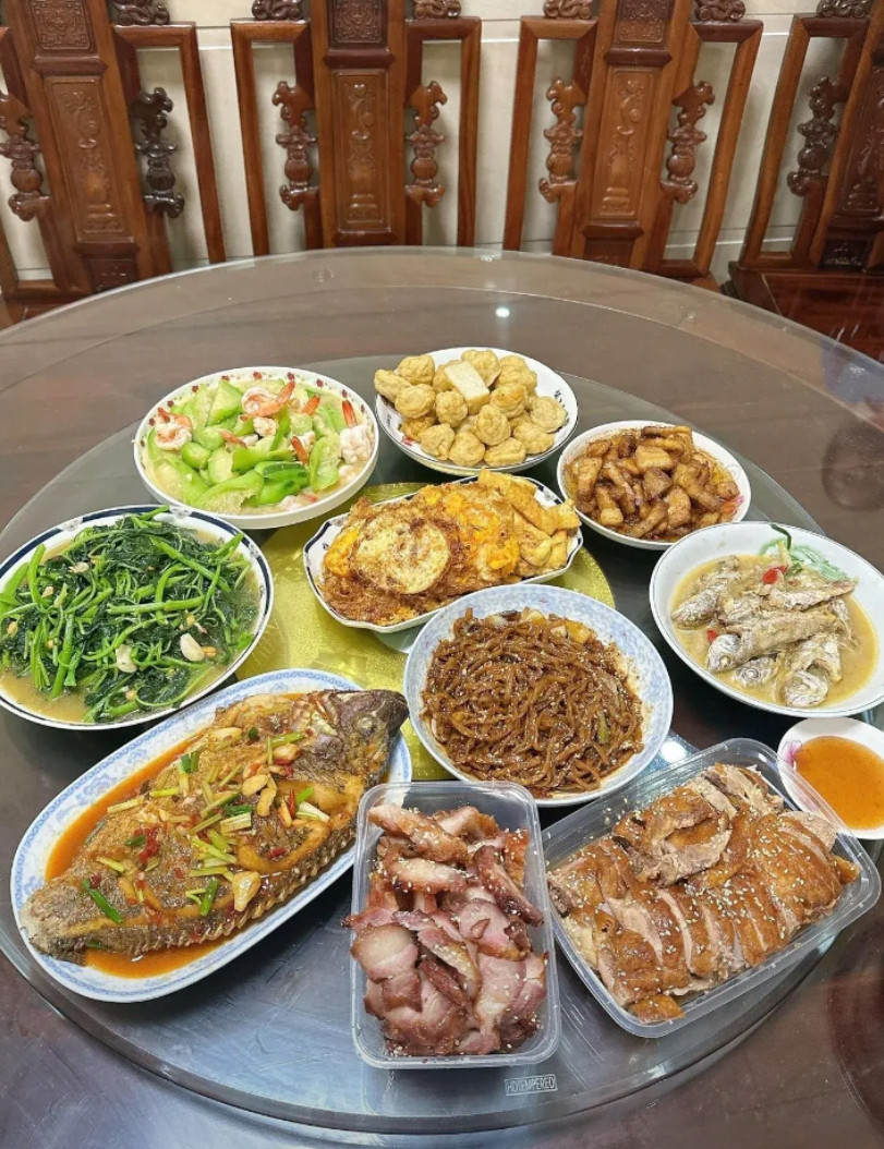 现在外面的饭菜已经吃不习惯了，还是自己在家做的饭菜吃的安心，吃的健康。