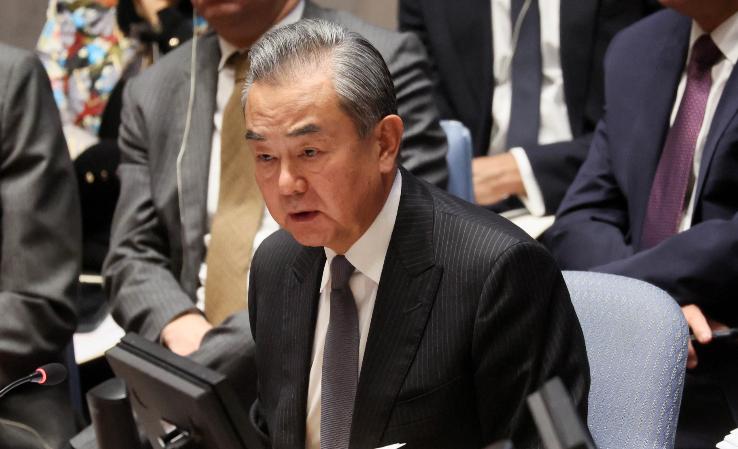 不等了，沙特主动找中国谈！4月2日，中国外交部长王毅和沙特外交大臣费萨尔通话