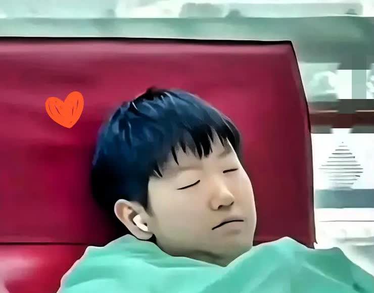 两场大赛之间，孙颖莎只休息了2个多小时。而她的对手，足足休息了7个小时。