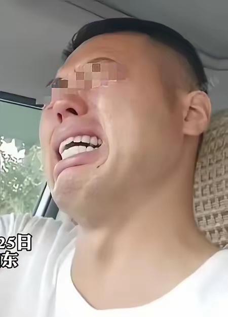 被母亲拿走6年积蓄，他默默离开家。二儿子攒了整整6年的钱，一分不剩，全被亲妈拿