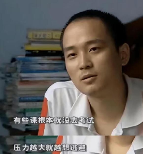2002年，四川考生张非拒绝复旦的录取，选择复读，第二年考入北大，次年被退学，2