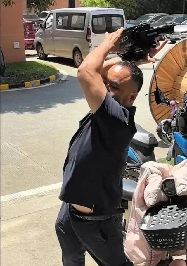 这一摔，摔出个糟糕的未来湖南一家电缆公司，生产的产品不合格，被市民举报，记者前
