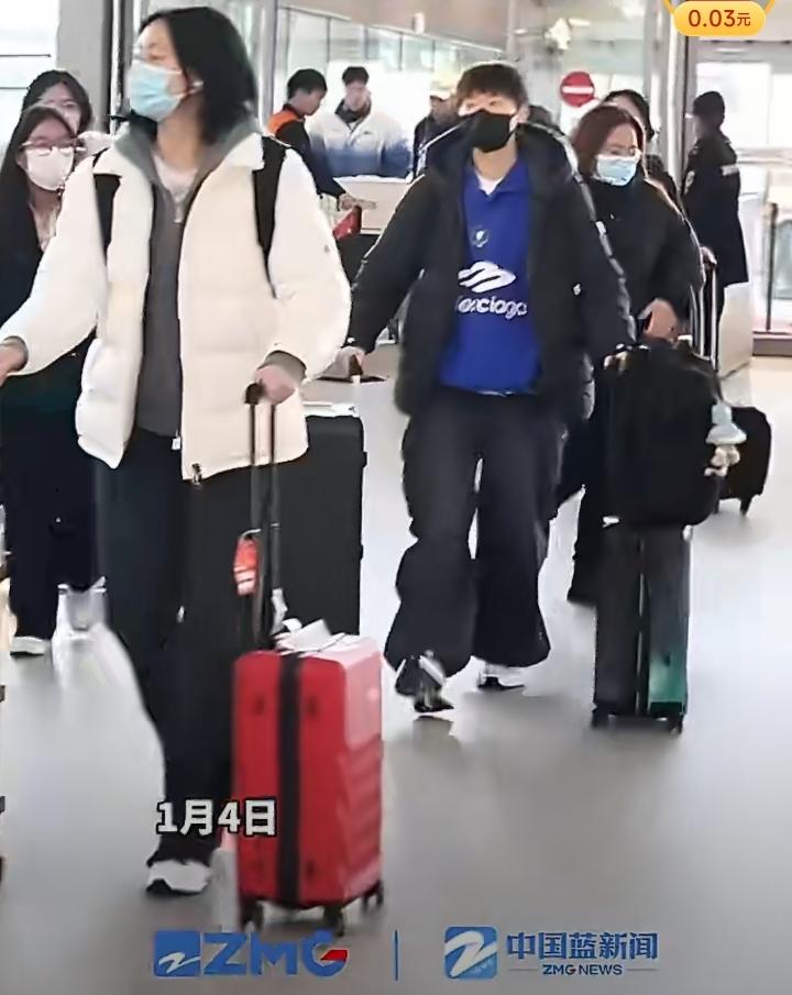 曼昱和国乒主力们出征多哈冠军赛[加油]！国乒开启中东征战序幕！身穿黑色羽绒服