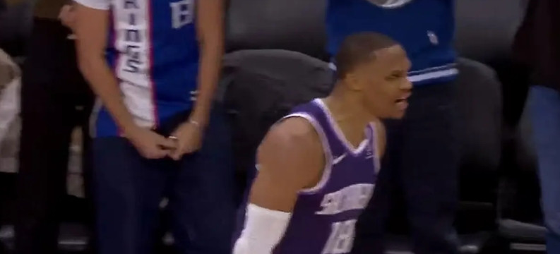 少爷绝平3分。国王爆冷加时胜火箭！国王打火箭，谁能想到能打到决胜时刻！可这是一