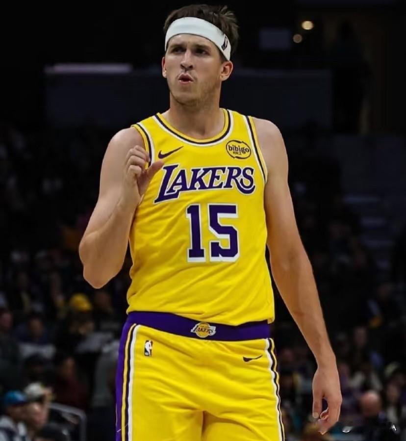 量变到质变！新赛季硬生生打出超巨表现的3大球员！1、湖人—小里夫斯湖人排在