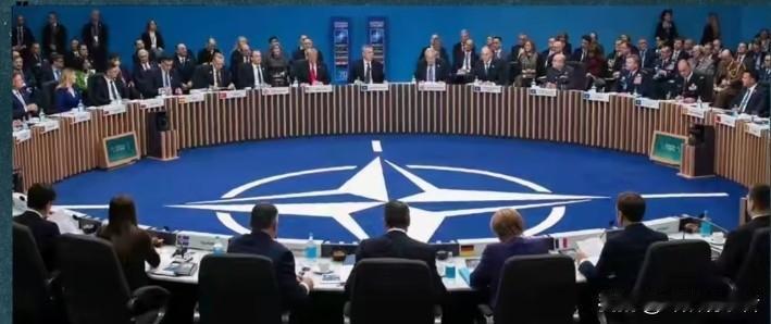 美国精英率先对中国“举白旗”，声称中国确实震撼了他们。北京时间1月23日，《