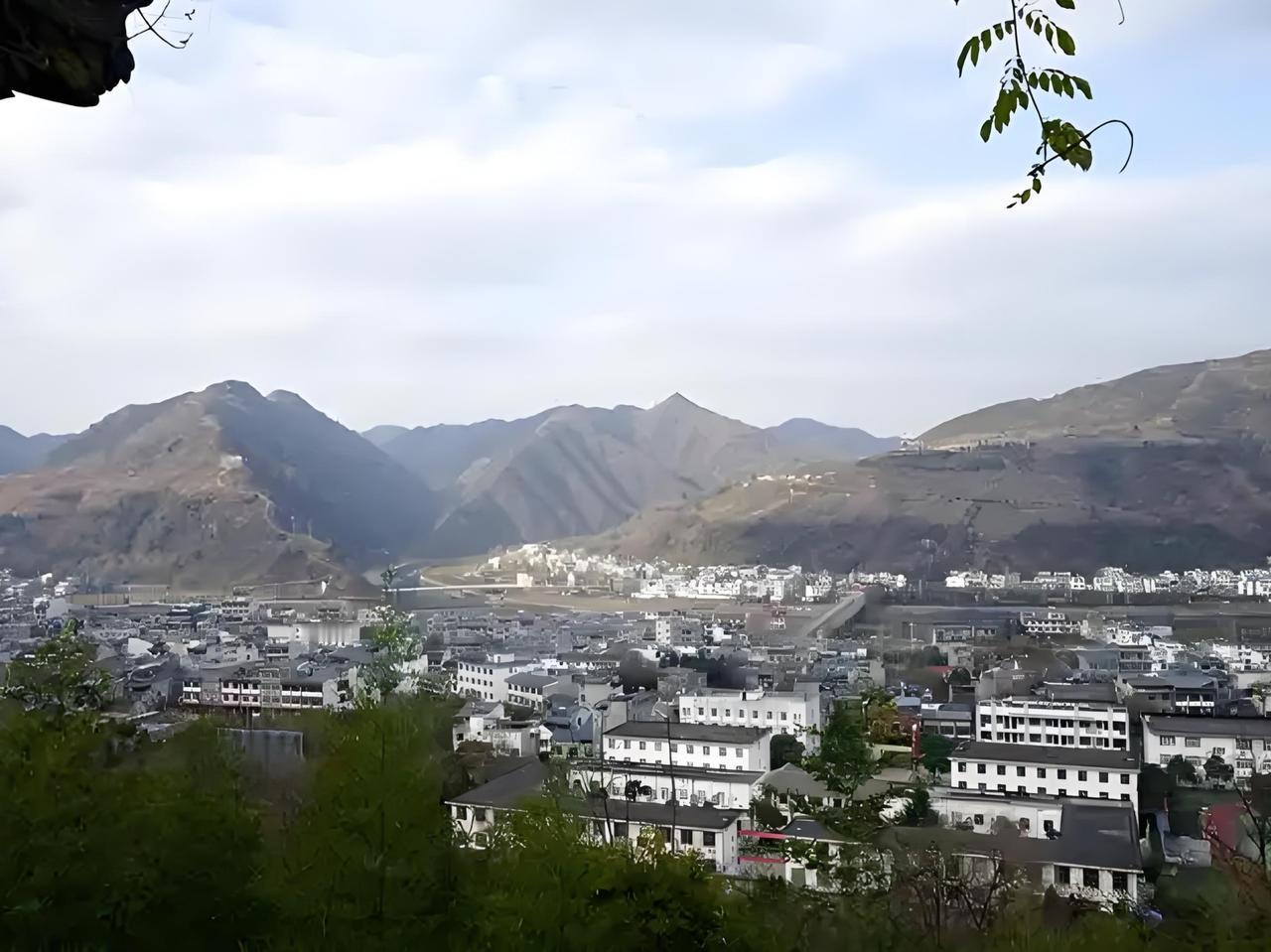 古丹水县城，即今商洛市丹凤县竹林关。丹水县城遗址位于丹江与银花河交汇处之南岸。